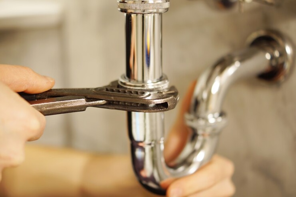 What are the Top Benefits of Hiring Plumbers?